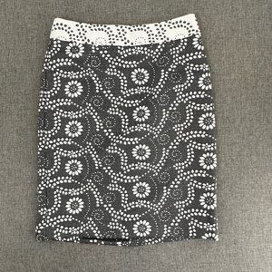 Banana Republic Lace Pencil Skirt‎ White Gray Size 2 Cotton Blend Lined